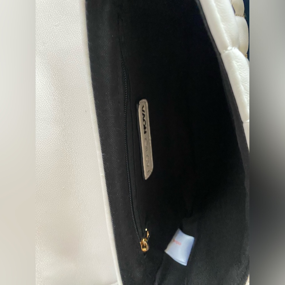 White quilted and studded flap bag - Picture 4 of 7